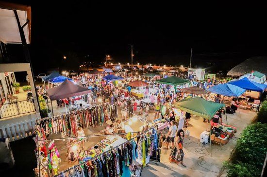 el mercado nocturno de Tamarindo